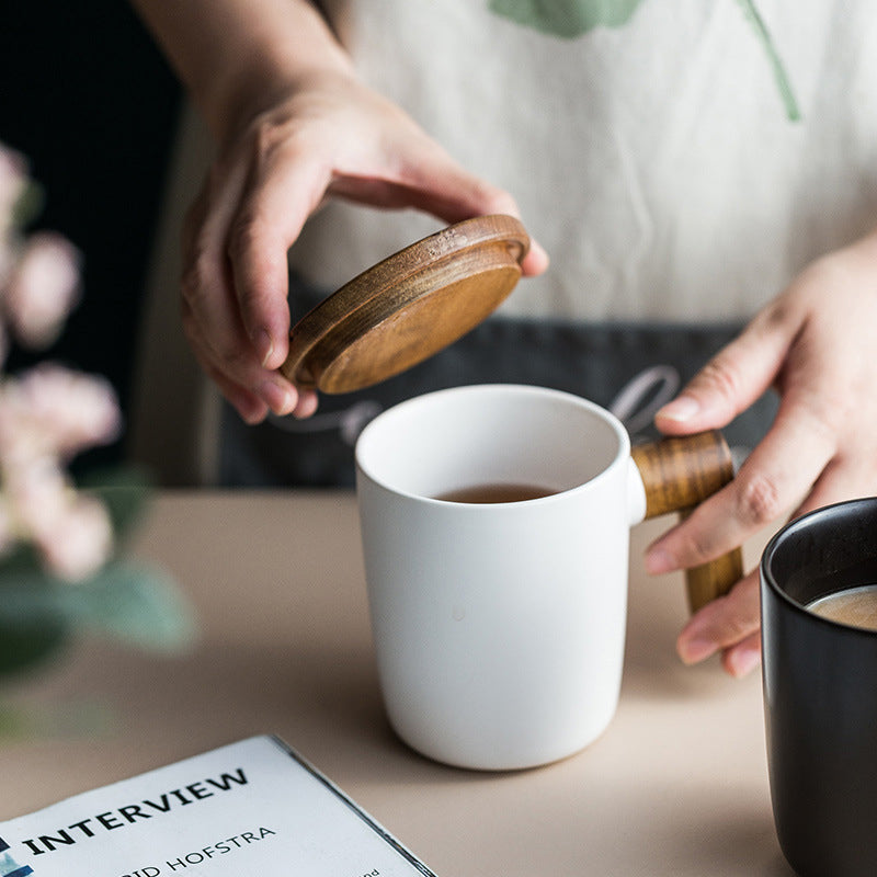 Retro Ceramic Mug with Wooden Handle and Lid – 350ml Office Teacup