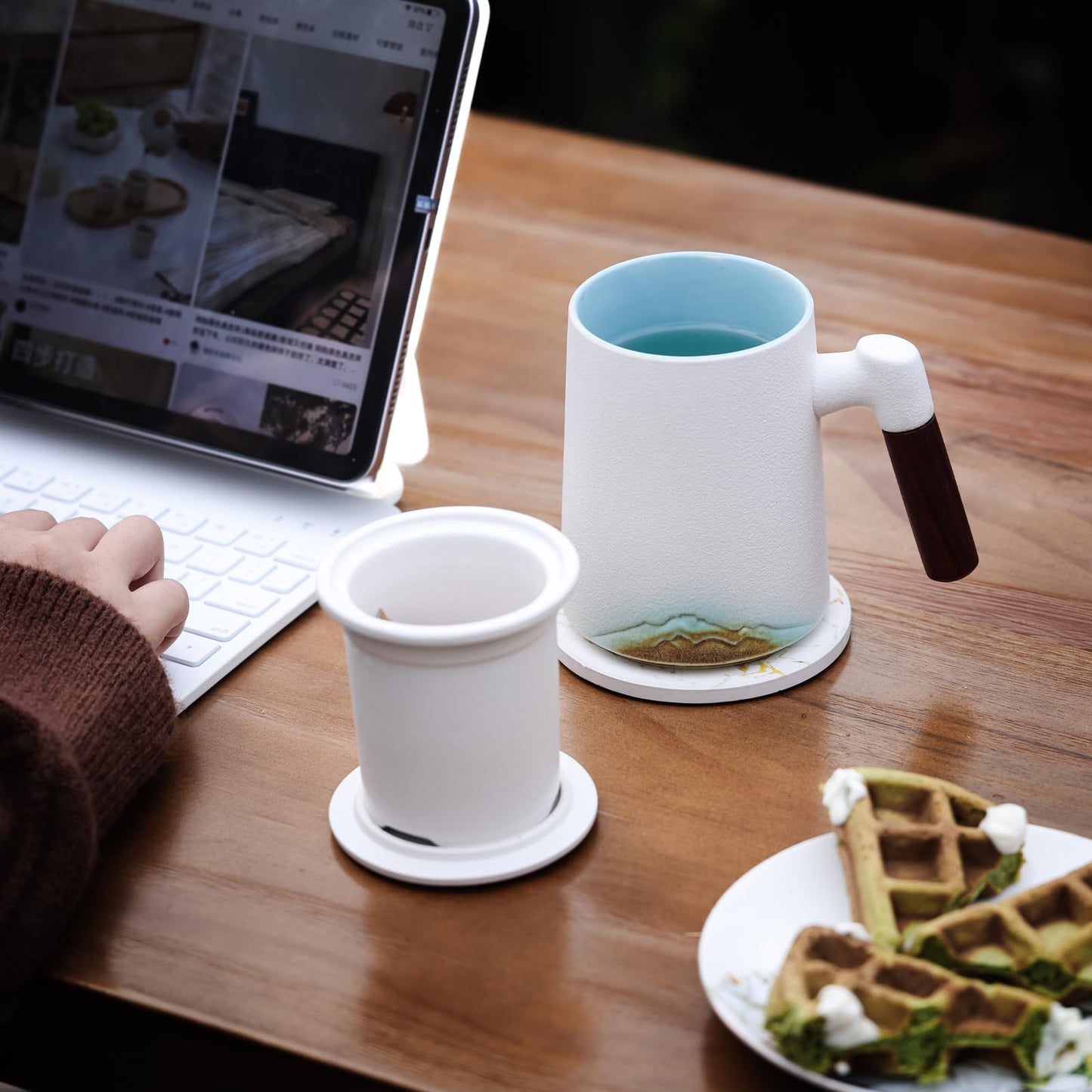 Rustic Mountain Layers Mug – Handmade Ceramic Infusion Mug with Strainer and Lid