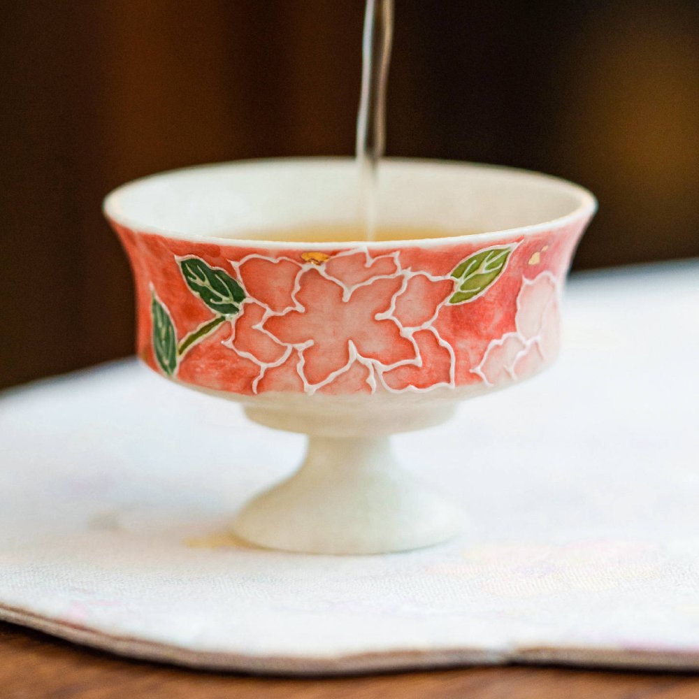 Hand-Painted Golden Rose Travel Tea Set – Teapot with Filter, 2 Cups & Travel Bag, Portable Ceramic Set