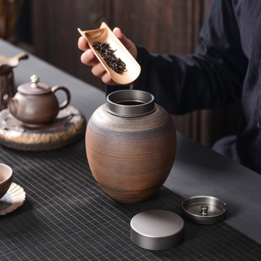 Handmade Coarse Pottery Tea Jar – 1100ML Ceramic Storage with Airtight Metal Lid