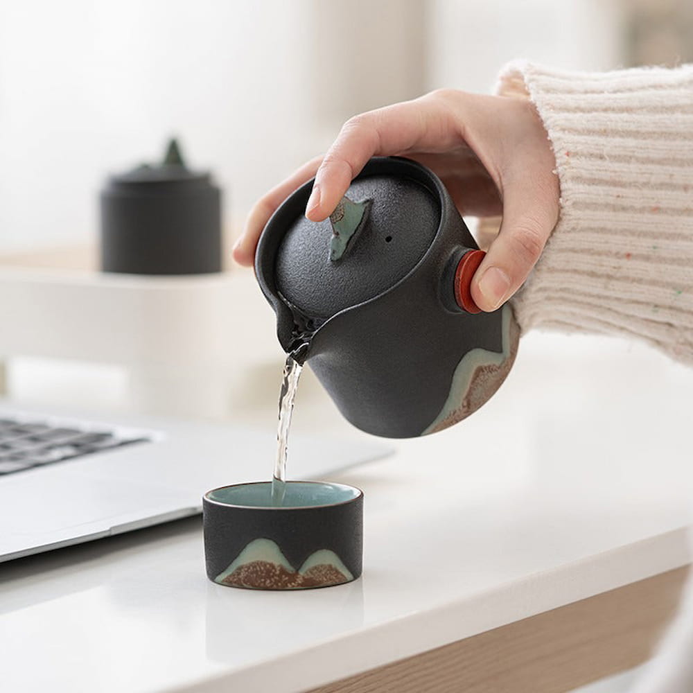 Hand-Painted Travel Tea Set – Mountain Landscape Gongfu Teapot & Cups, Classic Ink-Wash Design