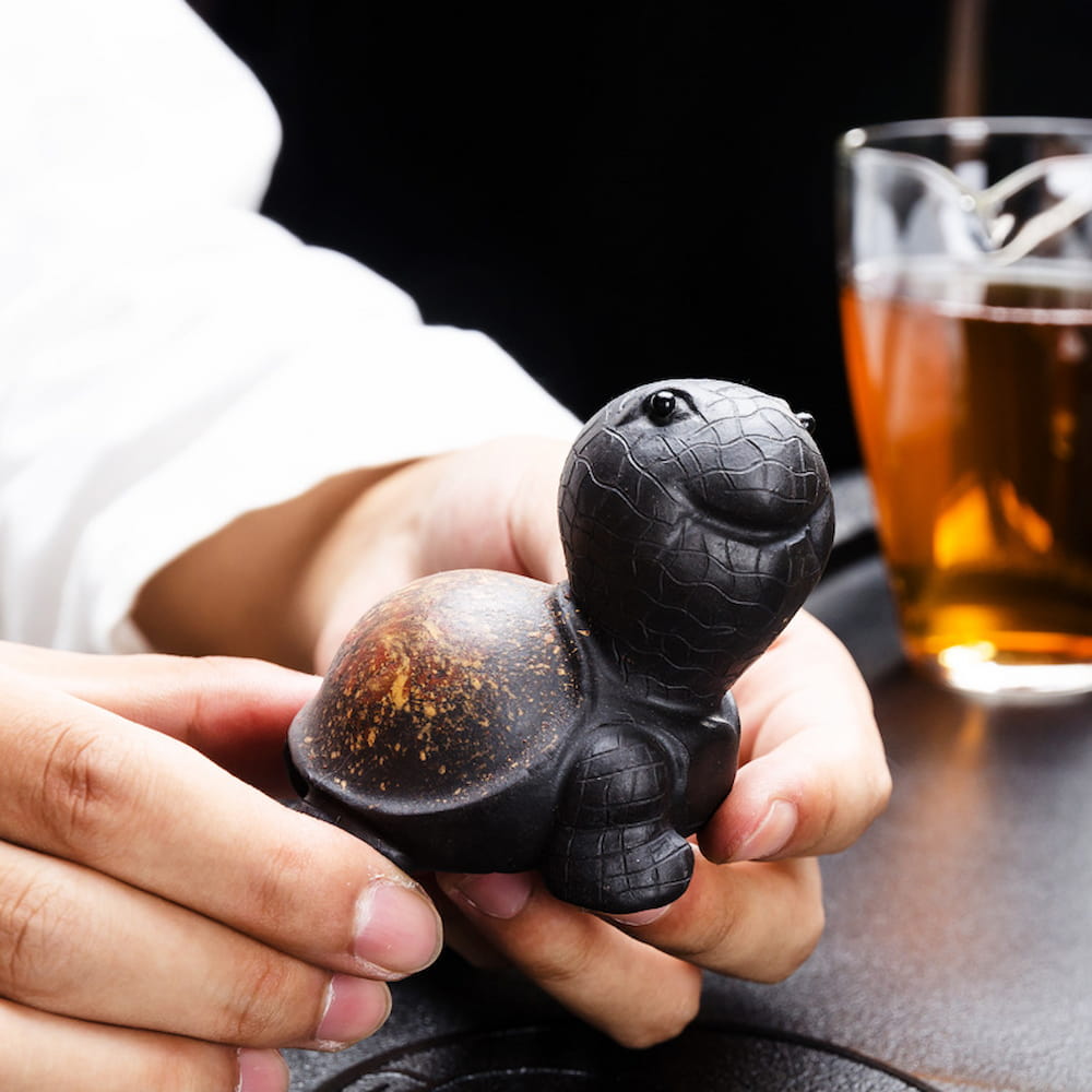 Handmade Yixing Clay Tortoise Tea Pet – Ceramic Lid Holder & Kung Fu Tea Table Decoration