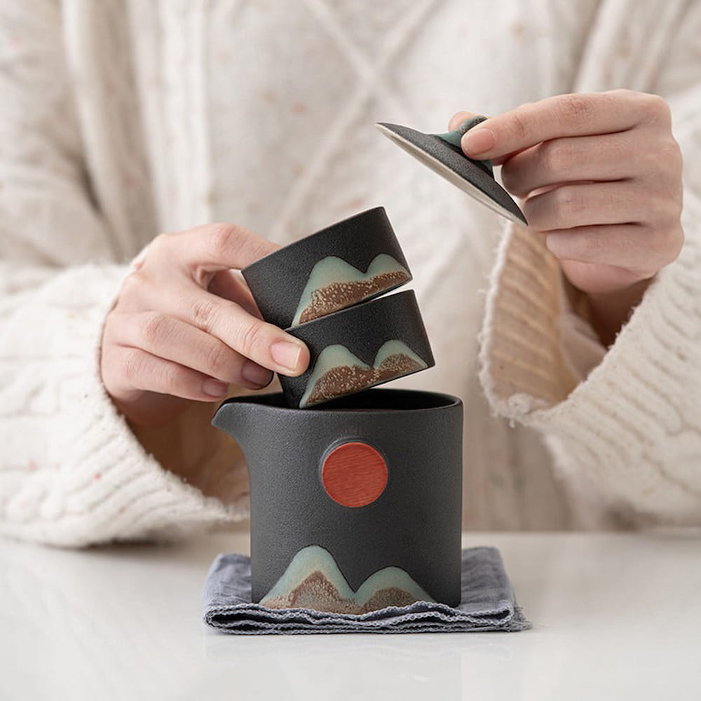 Hand-Painted Travel Tea Set – Mountain Landscape Gongfu Teapot & Cups, Classic Ink-Wash Design