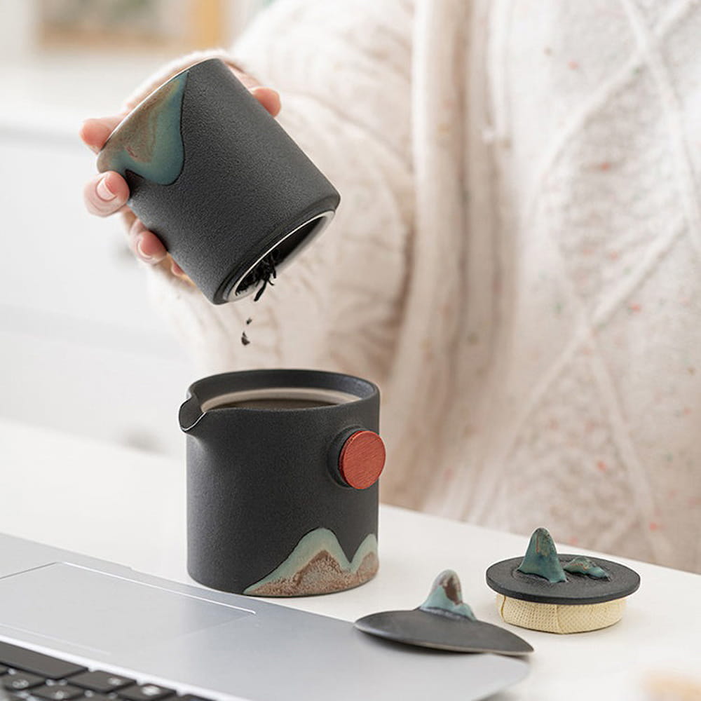 Hand-Painted Travel Tea Set – Mountain Landscape Gongfu Teapot & Cups, Classic Ink-Wash Design