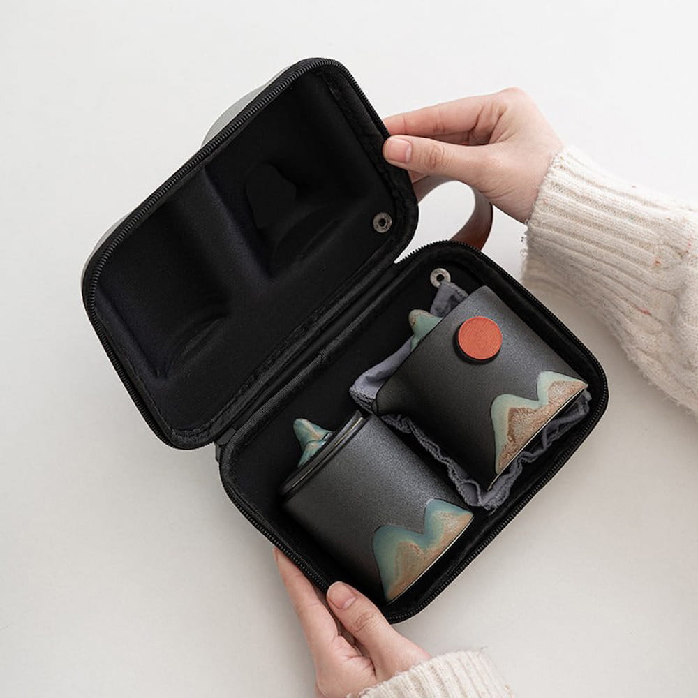 Hand-Painted Travel Tea Set – Mountain Landscape Gongfu Teapot & Cups, Classic Ink-Wash Design