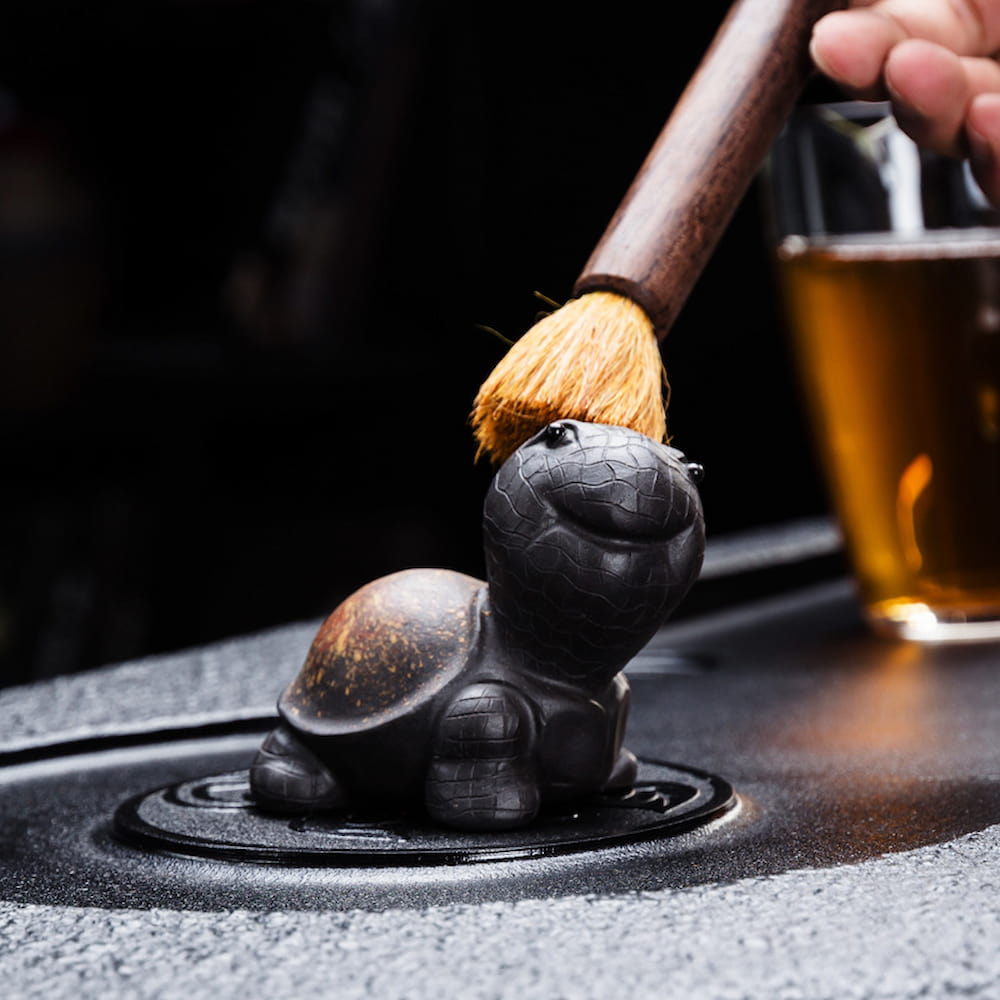 Handmade Yixing Clay Tortoise Tea Pet – Ceramic Lid Holder & Kung Fu Tea Table Decoration