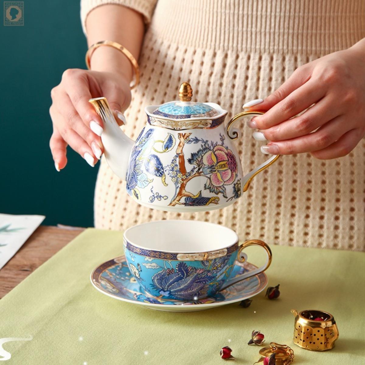 English Bone China Tea-for-One Set – 1 Teapot, 1 Cup & Saucer, Gift Box