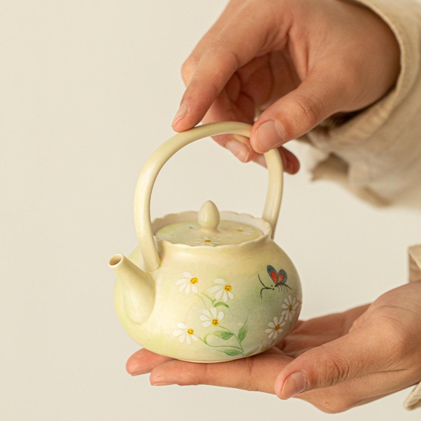 Hand-Painted Oil Daisy Ceramic Tea Set – 150ml Teapot, 2 Cups & Portable Carrying Pouch, Ideal for Afternoon Tea, Office & Gifts