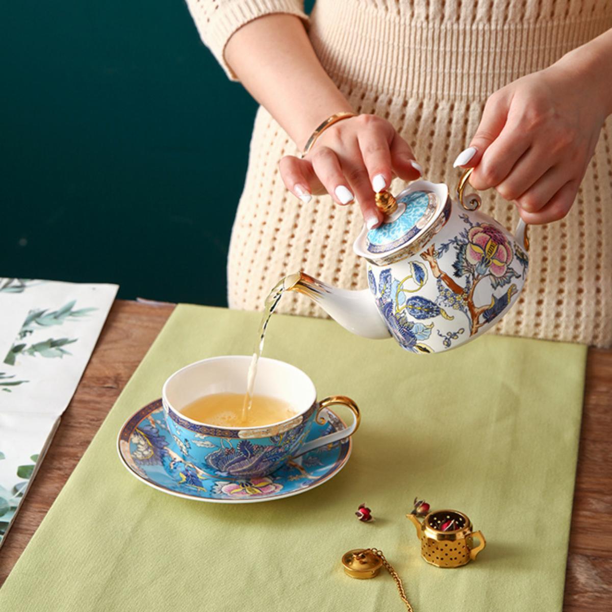 English Bone China Tea-for-One Set – 1 Teapot, 1 Cup & Saucer, Gift Box