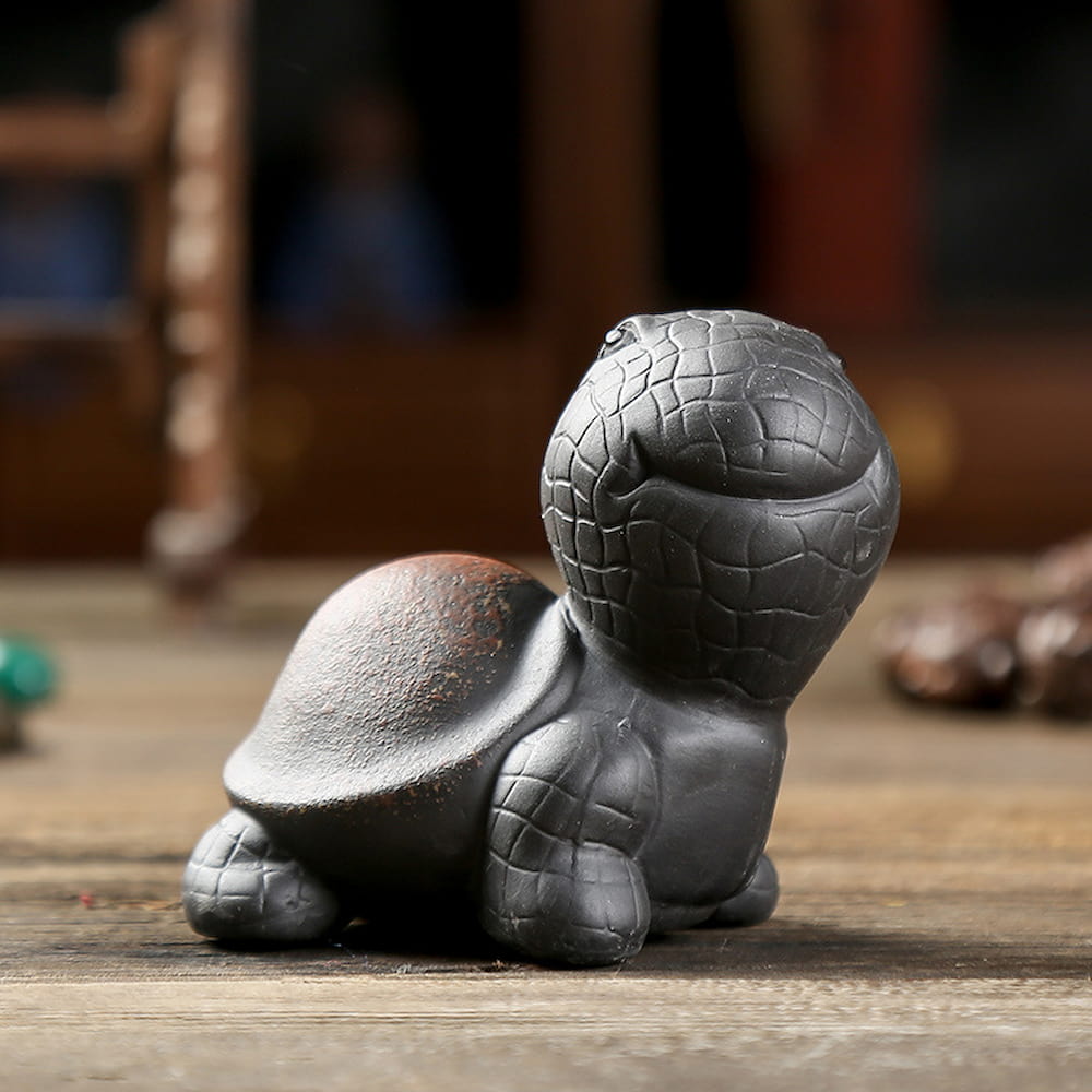 Handmade Yixing Clay Tortoise Tea Pet – Ceramic Lid Holder & Kung Fu Tea Table Decoration