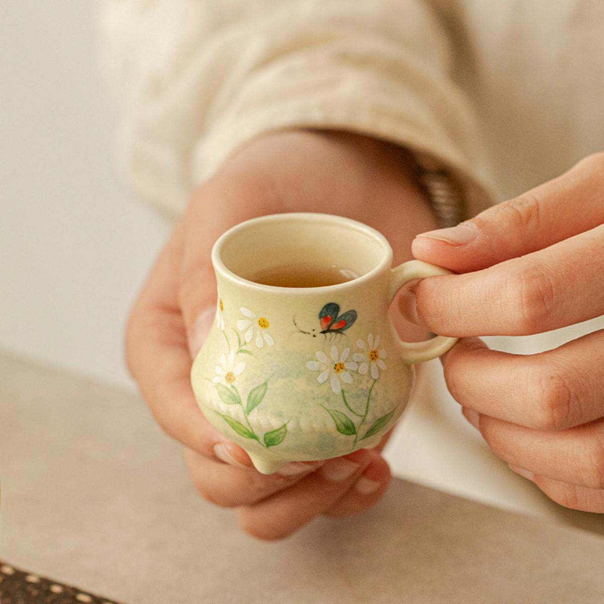 Hand-Painted Oil Daisy Ceramic Tea Set – 150ml Teapot, 2 Cups & Portable Carrying Pouch, Ideal for Afternoon Tea, Office & Gifts