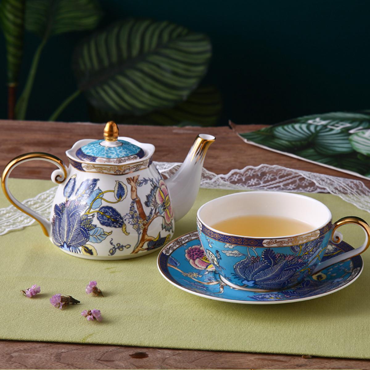 English Bone China Tea-for-One Set – 1 Teapot, 1 Cup & Saucer, Gift Box