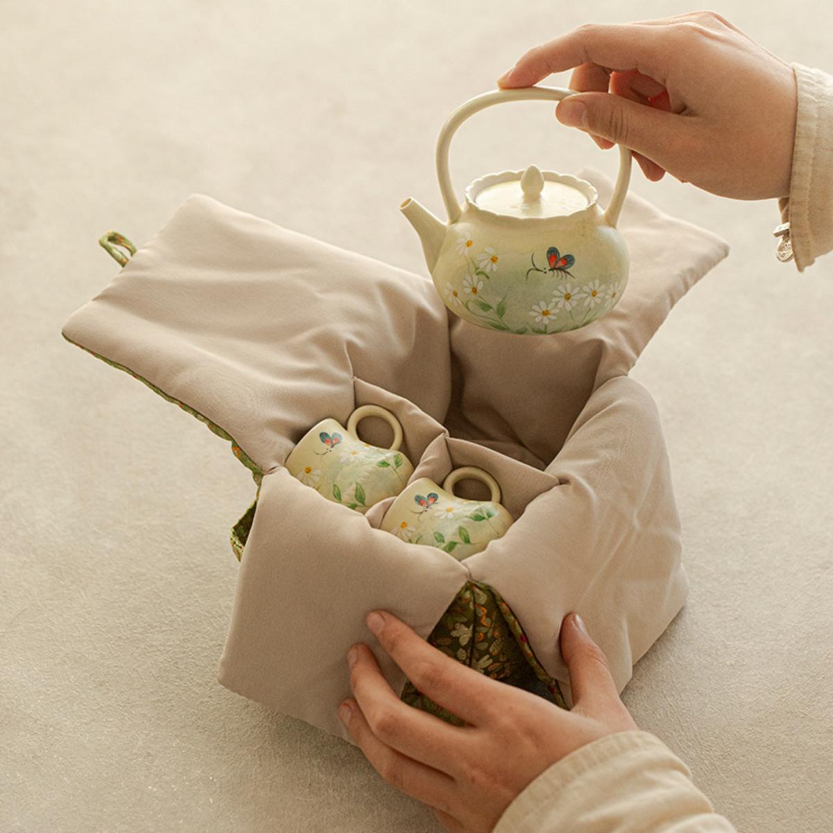 Hand-Painted Oil Daisy Ceramic Tea Set – 150ml Teapot, 2 Cups & Portable Carrying Pouch, Ideal for Afternoon Tea, Office & Gifts