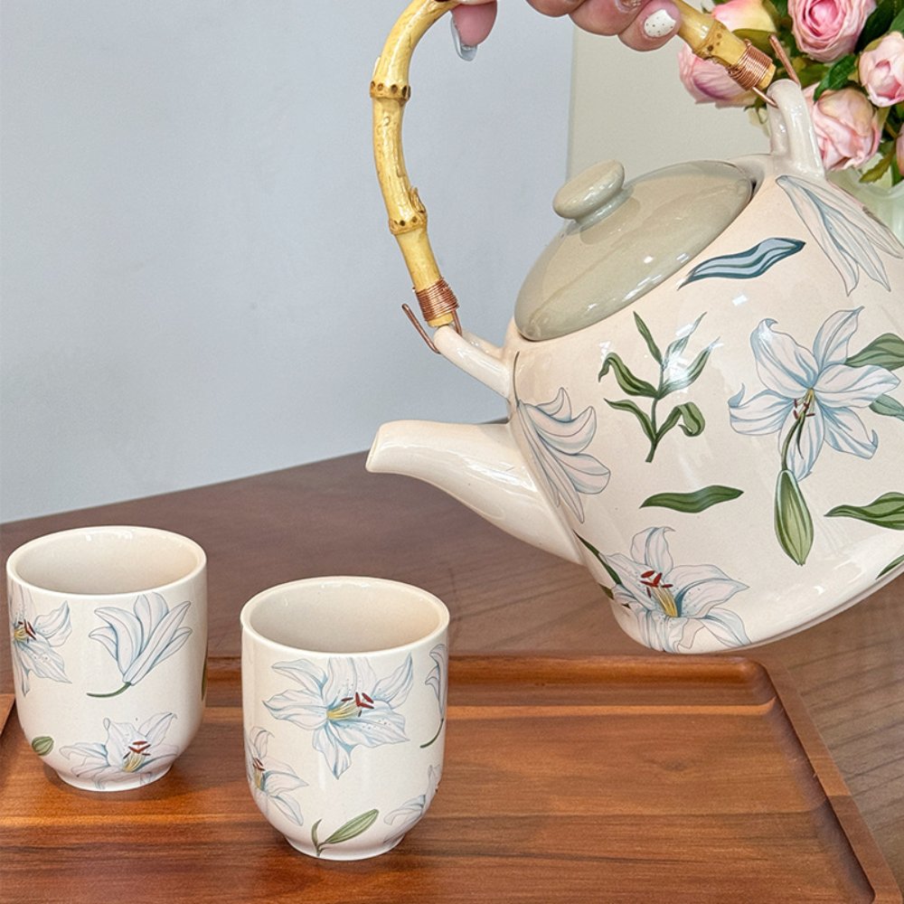 Lily Blossom Chinese Tea Set Gift Box with Teapot, 4 Cups & Wooden Tray, Porcelain Tea Set with Carry Bag