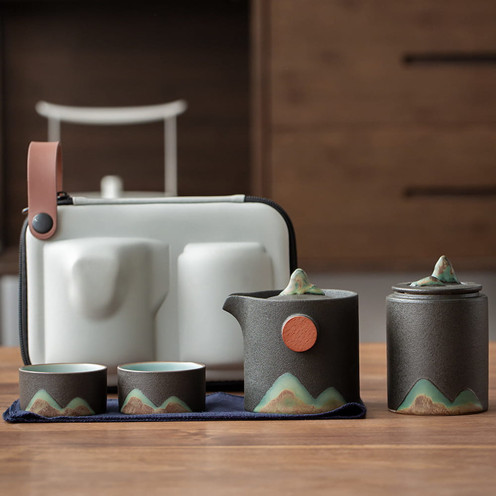 Hand-Painted Travel Tea Set – Mountain Landscape Gongfu Teapot & Cups, Classic Ink-Wash Design