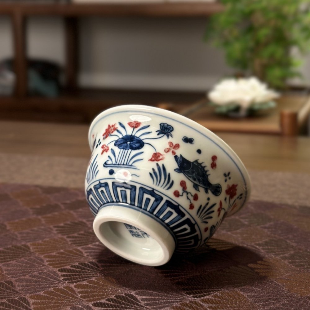 Hand-Painted Fish & Algae Pattern Blue & White with Red Glaze Master Tea Cup – Classic Chinese Ceramic Cup