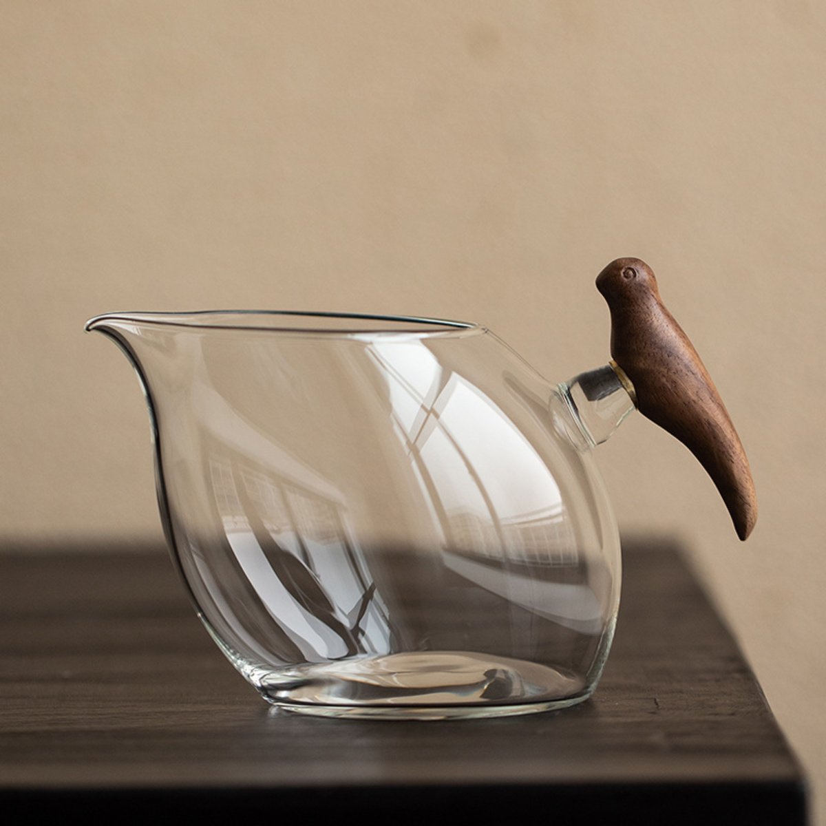 Joyful Brow Japanese-Style Glass Fairness Cup with Wooden Handle – High Borosilicate Tea Pitcher