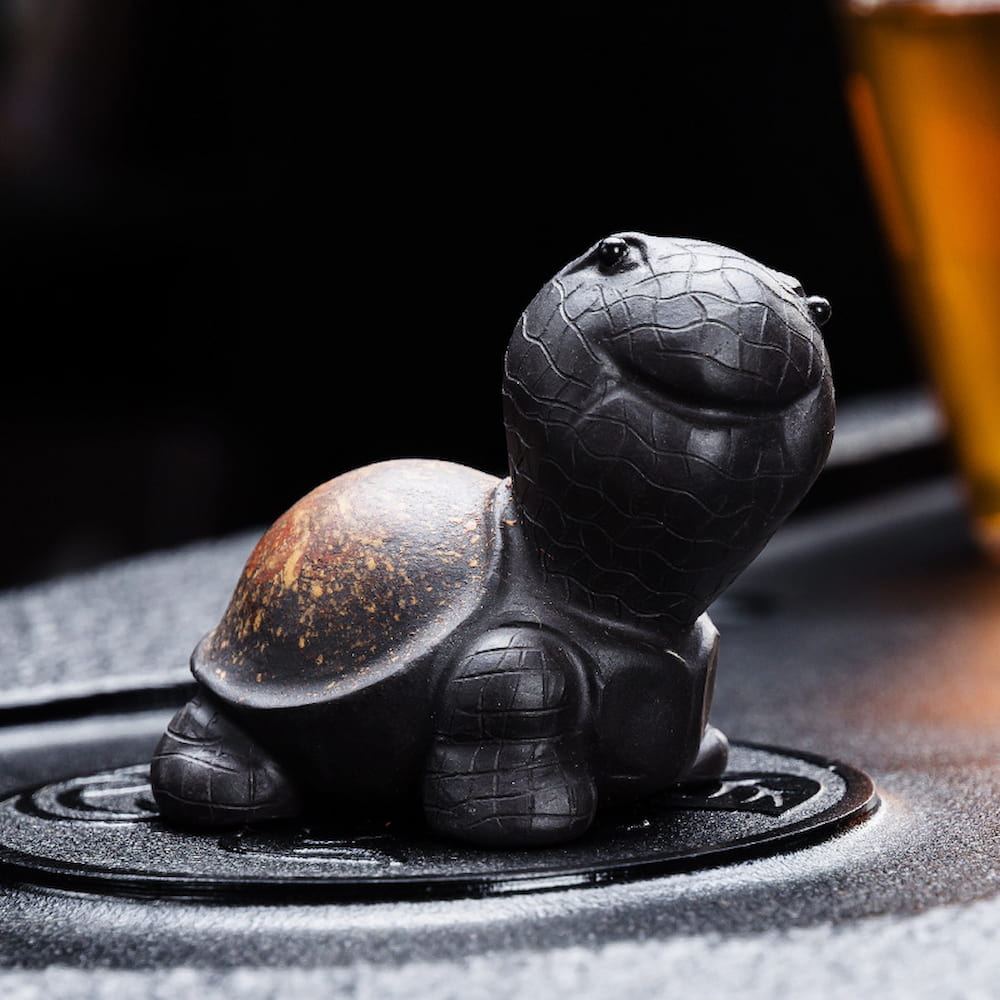 Handmade Yixing Clay Tortoise Tea Pet – Ceramic Lid Holder & Kung Fu Tea Table Decoration