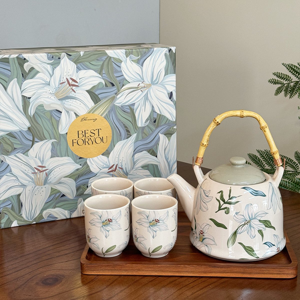 Lily blossom porcelain Chinese tea set with 1250ml teapot, four cups, solid wood tray and gift box