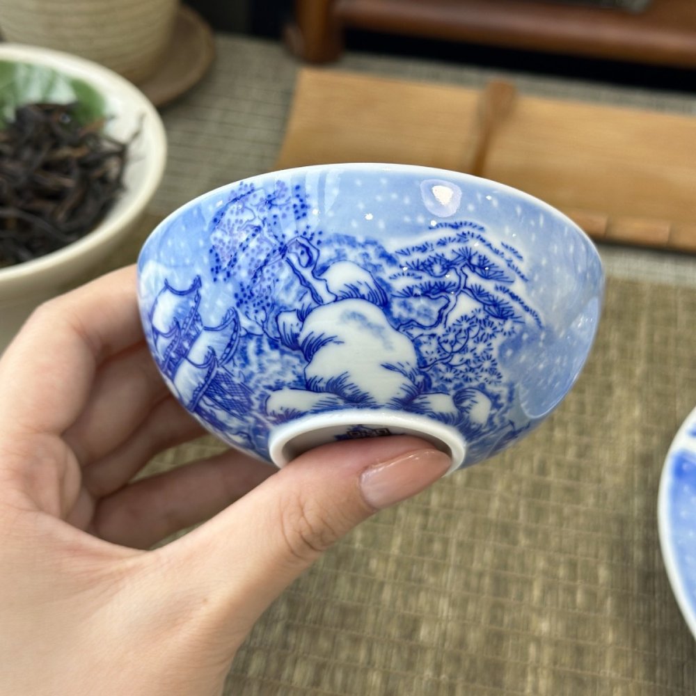 Hand-Painted Blue & White Snow Scene Pu-erh Tea Cup – Luxury Retro Chinese Gongfu Tea Cup, 3oz
