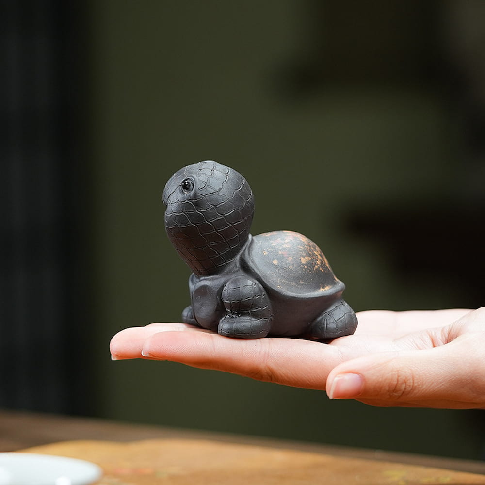 Handmade Yixing Clay Tortoise Tea Pet – Ceramic Lid Holder & Kung Fu Tea Table Decoration