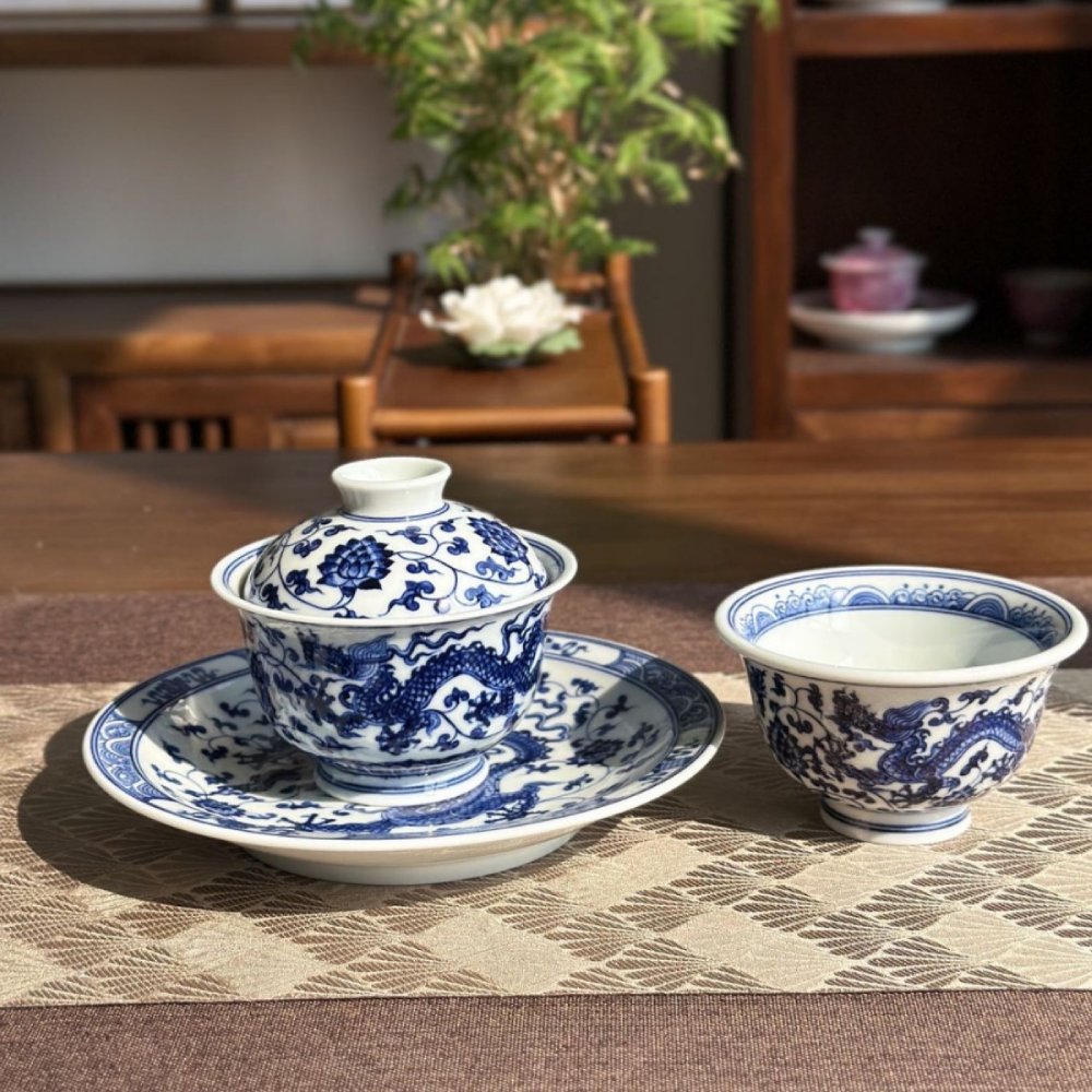 Hand-Painted Blue & White Double Dragon Gaiwan Tea Set with Tray – Jingdezhen Artisan (3-Piece Set)