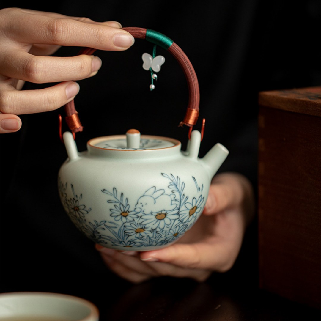 Underglaze Blue Porcelain Teapot Set with Cups – Chinese Tea Set in Wooden Gift Box