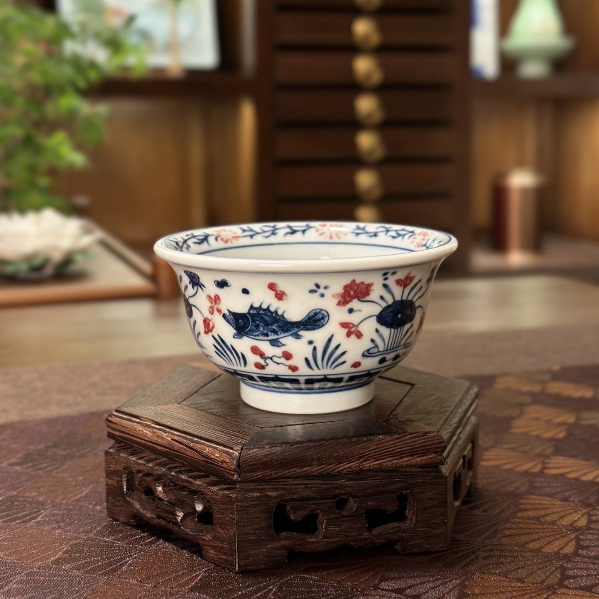 Hand-Painted Fish & Algae Pattern Blue & White with Red Glaze Master Tea Cup – Classic Chinese Gongfu Tea Cup