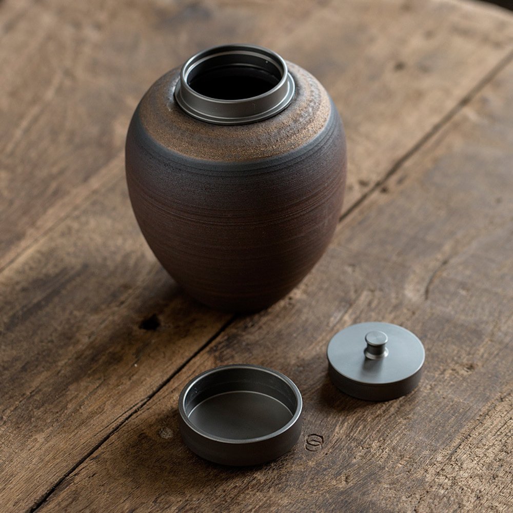 Handmade Coarse Pottery Tea Jar – 1100ML Ceramic Storage with Airtight Metal Lid