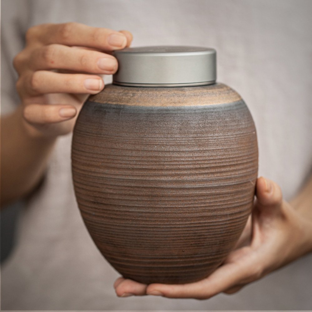 Handmade Coarse Pottery Tea Jar – 1100ML Ceramic Storage with Airtight Metal Lid
