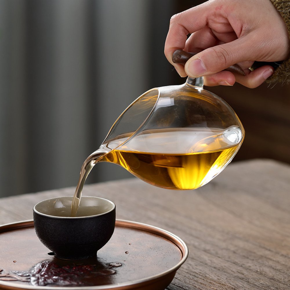 Joyful Brow Japanese-Style Glass Fairness Cup with Wooden Handle – High Borosilicate Tea Pitcher
