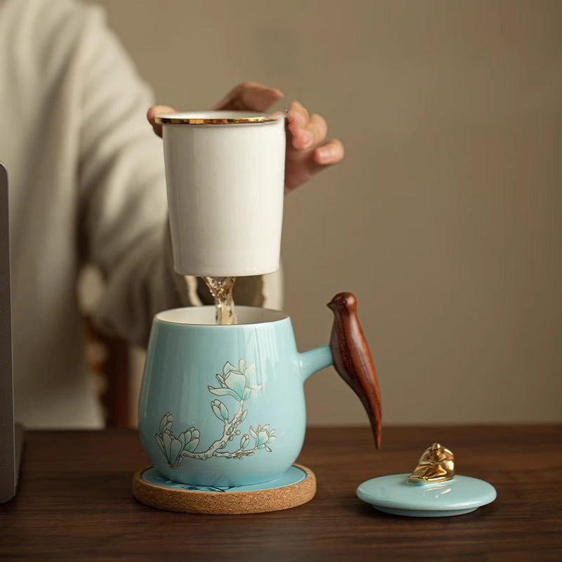 Ceramic Tea Infuser Mug 450ml with Magnolia Design, Office Cup with Lid, Handle & Carry Bag