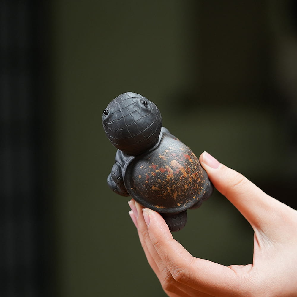 Handmade Yixing Clay Tortoise Tea Pet – Ceramic Lid Holder & Kung Fu Tea Table Decoration