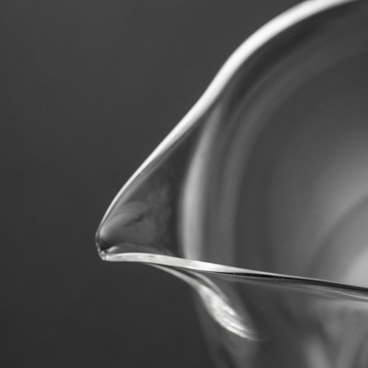 Joyful Brow Japanese-Style Glass Fairness Cup with Wooden Handle – High Borosilicate Tea Pitcher