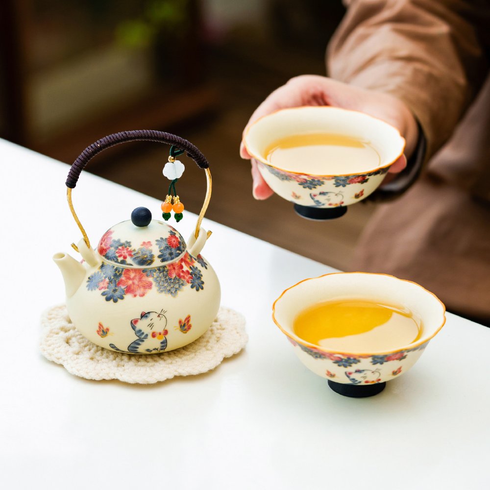 Chinese Porcelain Gongfu Tea Set with Cat Teapot – 130ml Teapot & 2 Cups, Travel Bag