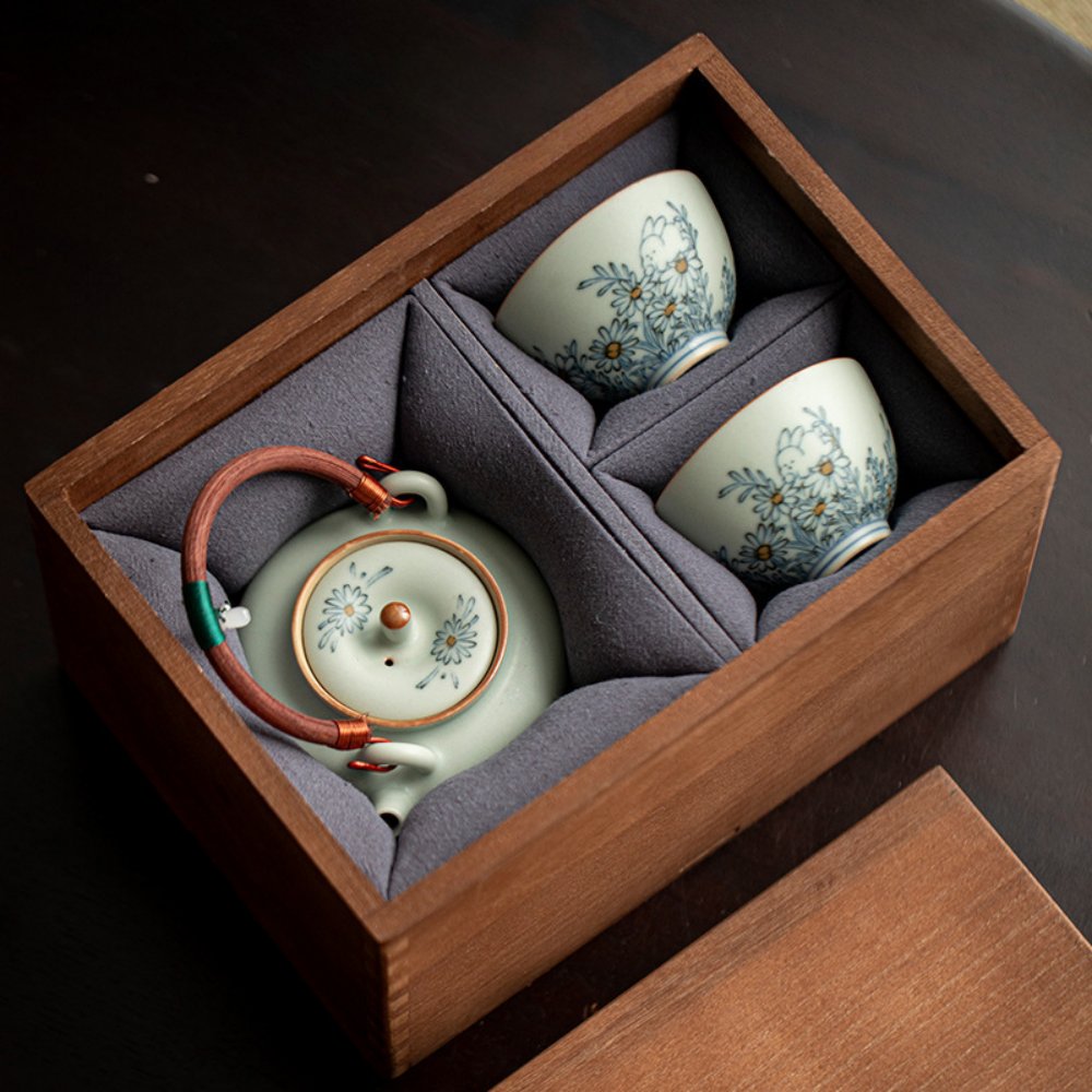 Underglaze Blue Porcelain Teapot Set with Cups – Chinese Tea Set in Wooden Gift Box