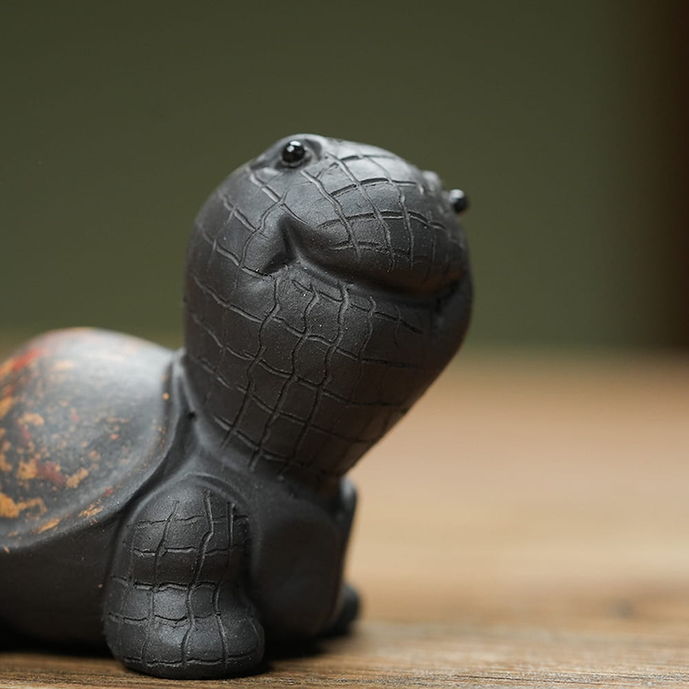 Handmade Yixing Clay Tortoise Tea Pet – Ceramic Lid Holder & Kung Fu Tea Table Decoration