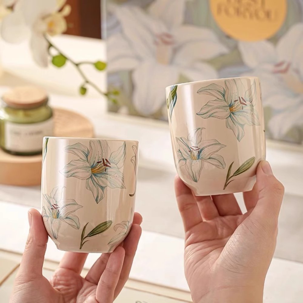 Lily Blossom Chinese Tea Set Gift Box with Teapot, 4 Cups & Wooden Tray, Porcelain Tea Set with Carry Bag