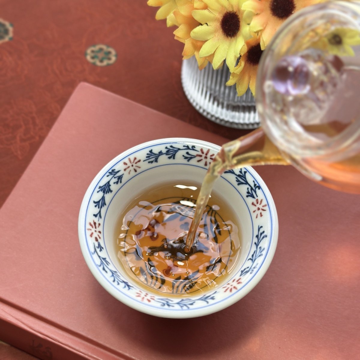 Hand-Painted Fish & Algae Pattern Blue & White with Red Glaze Master Tea Cup – Classic Chinese Gongfu Tea Cup